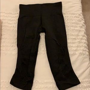 Black cropped lululemon leggings